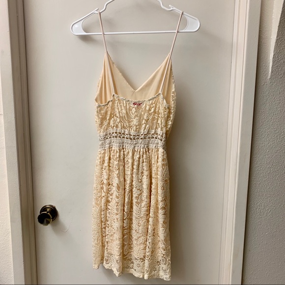 cream colored lace dress - Picture 2 of 5